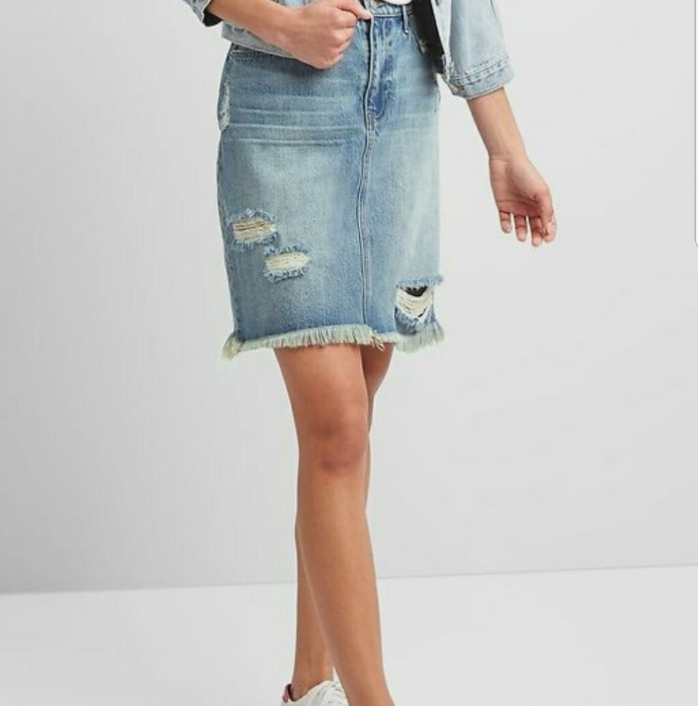 Gap Distressed Jean Skirt Size 31